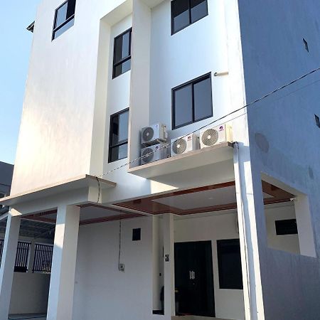 Kusuma Raya Guest House Srondolwetan Exterior foto