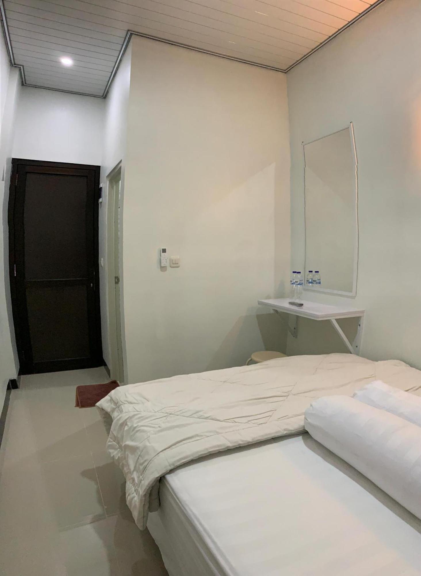 Kusuma Raya Guest House Srondolwetan Exterior foto